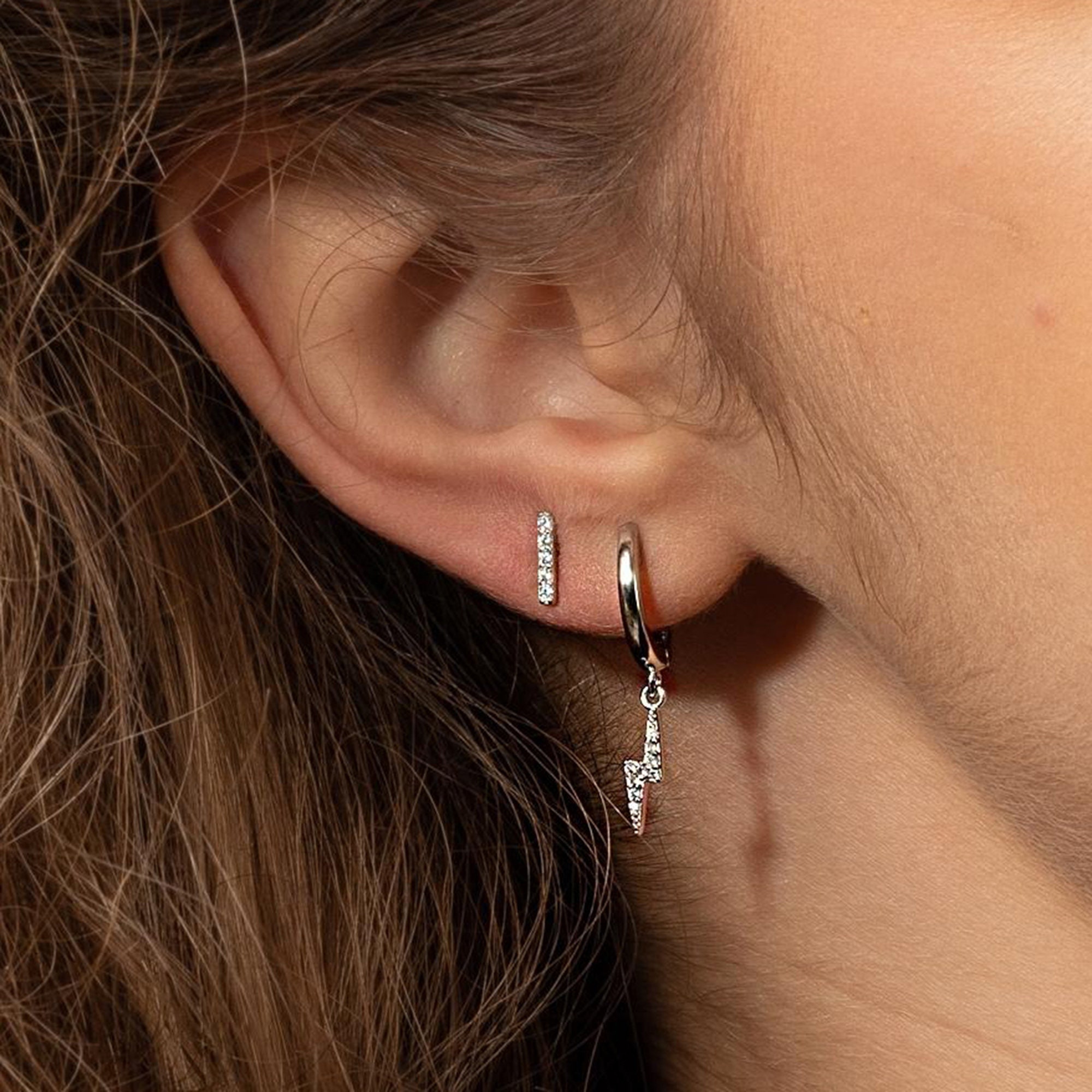 Orecchini A Cerchio Huggie In Argento 925 Con Zirconi &ndash; Pendenti Goccia A Forma Di Fulmine &ndash; Confezione Regalo A36