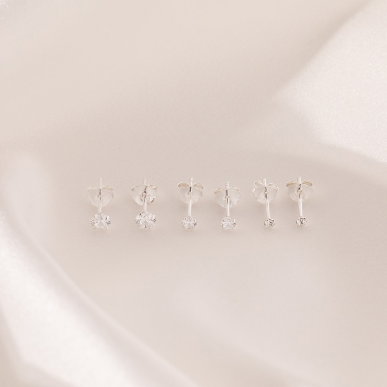 Juego de 3 pares de aretes de circonita cúbica para mujer en plata de ley 925 / 2 mm 3 mm 4 mm CZ Pendientes / Minimalista / Regalo de dama de honor imagen 3