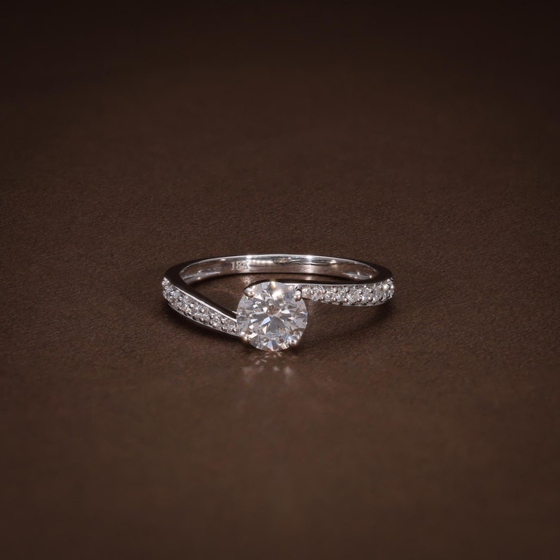 1 Carat Round Lab Grown Diamond Twisted Engagement Ring