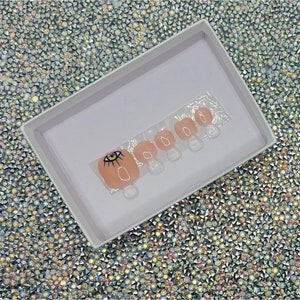Hallucinate (press on toe nails)