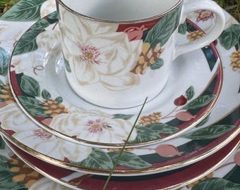 Vintage Tienshan Magnolia Dinnerware Set Red Green Gold Trim Set of 20 Four Complete Place Settings