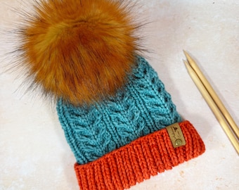 Gorro de lana merino tejido a mano en Inglaterra con lana teñida a mano. Estilo de gorro imprescindible esta temporada. Con ala en contraste. Bolsa guardapolvo gratis. Lavado de lana.