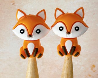 Estos adorables topes de punto con forma de zorro 3D protegen tus puntadas. El regalo perfecto para tejer o hacer crochet. Incluye un marcador de punto gratis.