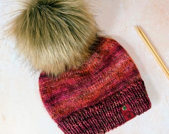 Gorro de mohair merino rojo rústico de lujo con doble ala, tejido a mano en Inglaterra, unisex, con pompón de piel sintética opcional, bolsa de lavado para lana incluida.