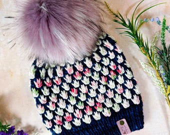 Patrón de tejido para gorro Ignis en mosaico. Descarga digital. Escrito para Aran y Super Chunky en inglés con videotutoriales.