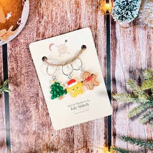 Drei lustige festliche Maschenmarkierer mit Ihrer Wahl von Zubehör für all Ihre Strick- und Häkelarbeiten! Optional KOSTENLOSE Aufbewahrungstasche