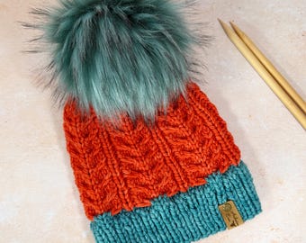 Gorro de lana merino tejido a mano en Inglaterra con lana teñida a mano. Estilo de gorro imprescindible esta temporada. Con ala en contraste. Bolsa guardapolvo gratis. Lavado de lana.