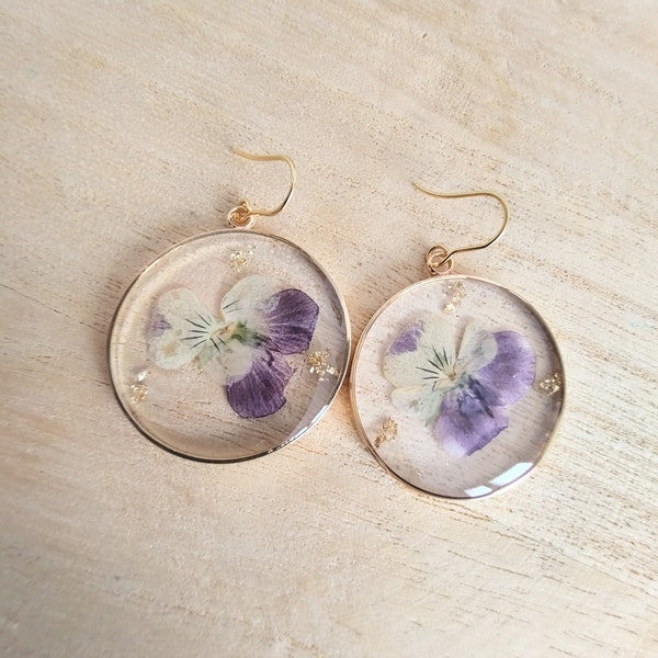 Violet earrings Purple pressed flowers earrings Resin jewelry