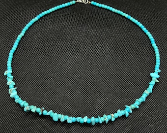 Filigrane Halskette mit türkisen kleinen Perlen - handgefertigt