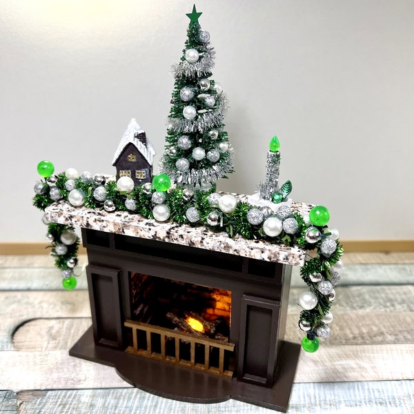 Cheminée en bois miniature pour maison de poupée avec feu sur piles. Insert de cheminée avec flamme vacillante. Cheminée de Noël 1/12.