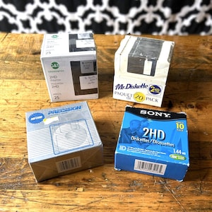 Parti med 65 förseglade 2HD-disketter: Sony, Mr. Diskette, Precision, Grand & Toy