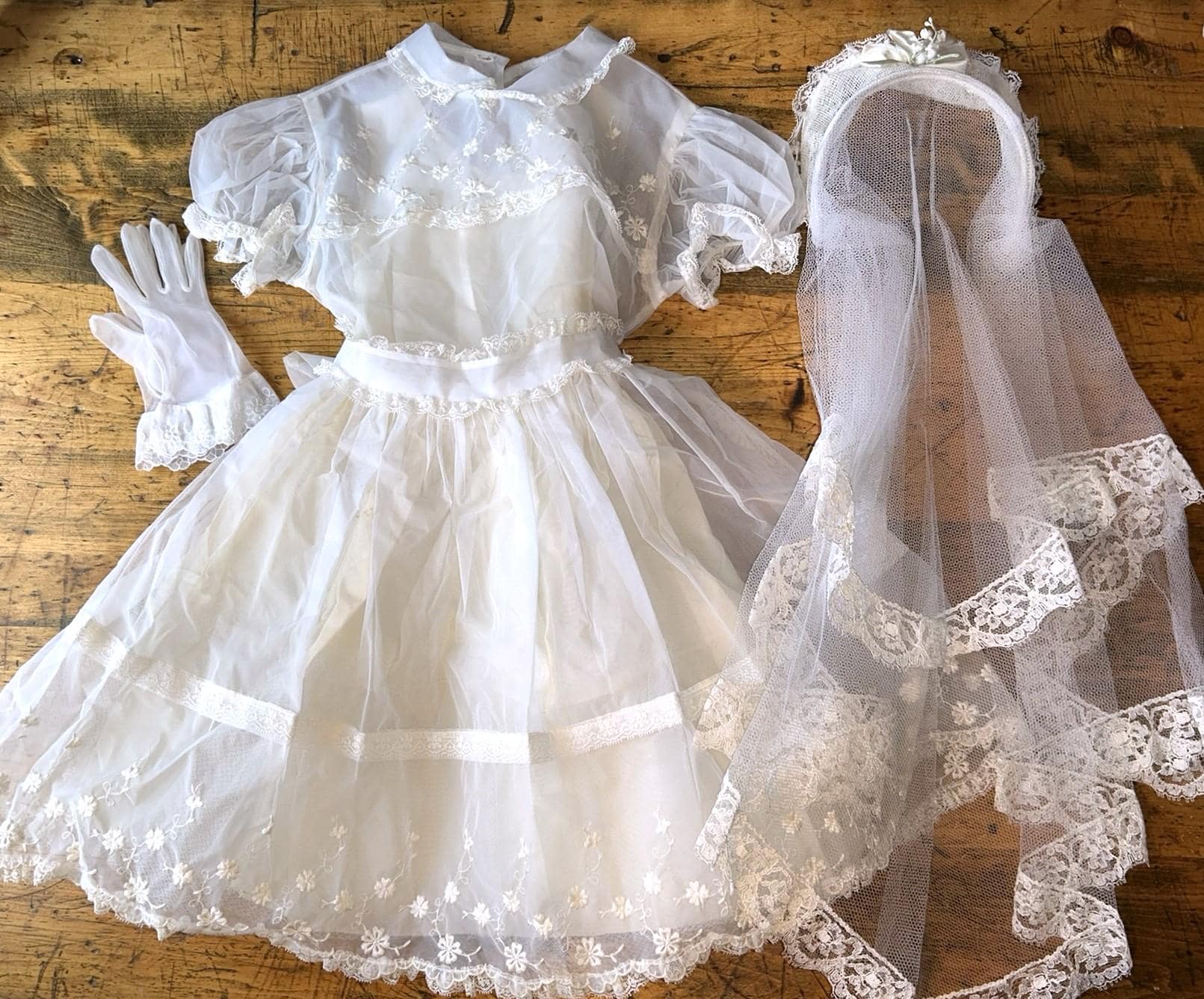 Très ancien petit VÊTEMENT, en ORGANDI (Gebraucht) in Le Locle für CHF