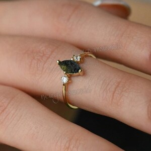 Roher Moldavit-Sterlingsilber-Ring im Vintage-Stil