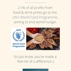 Puede incluir: Un gr&aacute;fico con el texto "Oh Just So You Know..." y "2.5% de todas las ganancias de las impresiones de alimentos y bebidas van al Programa Mundial de Alimentos de las Naciones Unidas, con el objetivo de acabar con el hambre en el mundo." El gr&aacute;fico tambi&eacute;n incluye el logotipo del Programa Mundial de Alimentos y una foto de manos que alcanzan la comida.