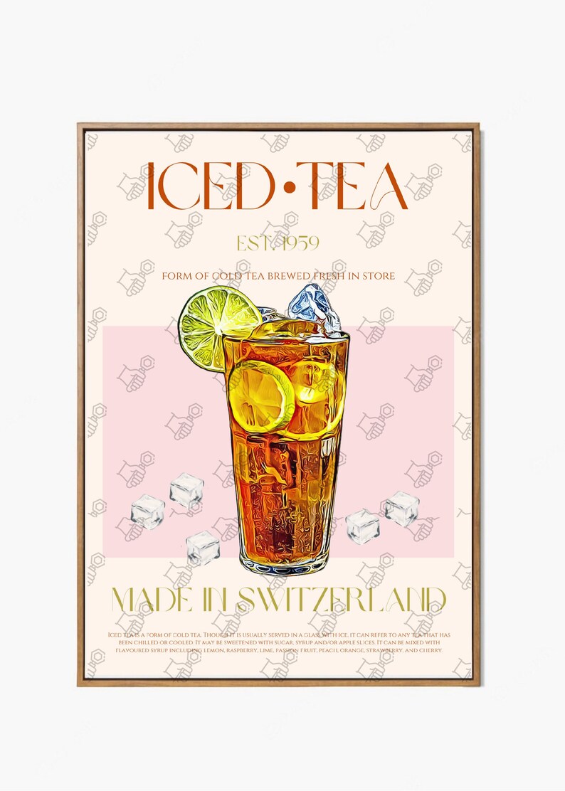 Puede incluir: Un p&oacute;ster de estilo vintage que anuncia t&eacute; helado. El p&oacute;ster presenta un vaso de t&eacute; helado con una rodaja de lima y cubitos de hielo, sobre un fondo rosa. El texto dice "ICED TEA EST 1959 FORM OF COLD TEA BREWED FRESH IN STORE MADE IN SWITZERLAND".