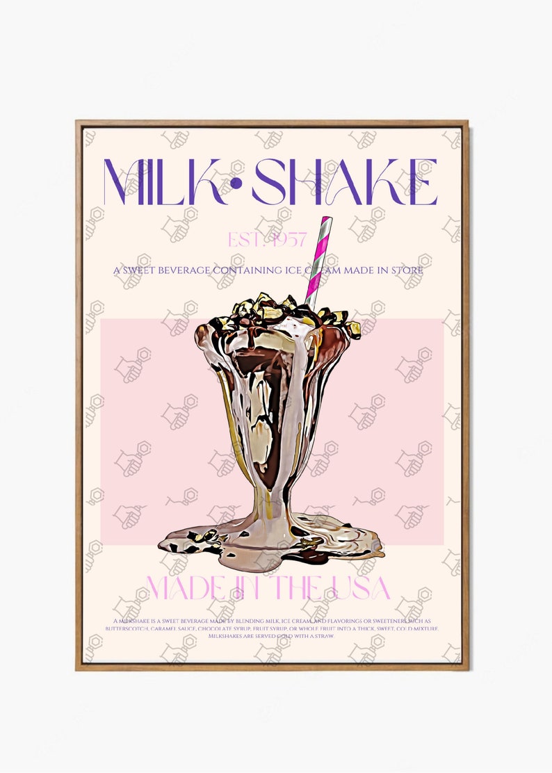Puede incluir: Un p&oacute;ster de estilo vintage con fondo rosa y marco de madera marr&oacute;n. El p&oacute;ster presenta una ilustraci&oacute;n de dibujos animados de un batido de chocolate con crema batida y una cereza en la parte superior. El texto del p&oacute;ster dice "MILK SHAKE EST. 1957" y "MADE IN THE USA".