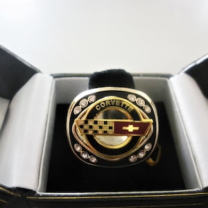Chevalière Corvette C4 (1984-1996) en plaqué or 4 carats Excellent cadeau, souvenir, fête des pères, Noël, anniversaire, Saint-Valentin, cadeau automobile