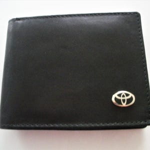 Portefeuille à deux volets en cuir noir Toyota, excellent cadeau, souvenir, fête des pères, Noël, anniversaire, propriétaire d'une nouvelle voiture, souvenir