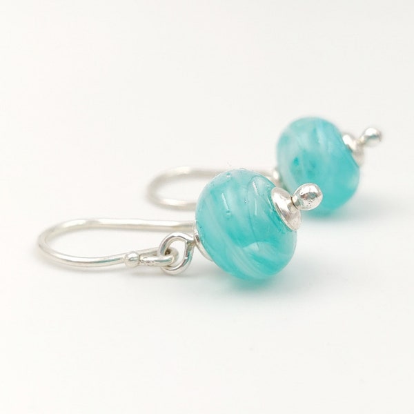 Boucles d'oreille crochet en argent et verre filé turquoise