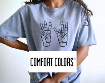 中学生・高校生・教師向け、ASL「6-7」ミーム手話Tシャツ（コンフォートカラーTシャツ）