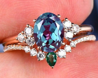 Retro Alexandrite Wedding Ring Set Cluster Alexandrite Engagement Ring Emerald Diamond Matching Band Minimalist Stackable Wedding Rings