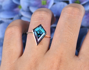 Dazzling kite cut alexandrite ring rose gold wedding ring bezel set big kite cut teal alexandrite birthstone promise rings customized