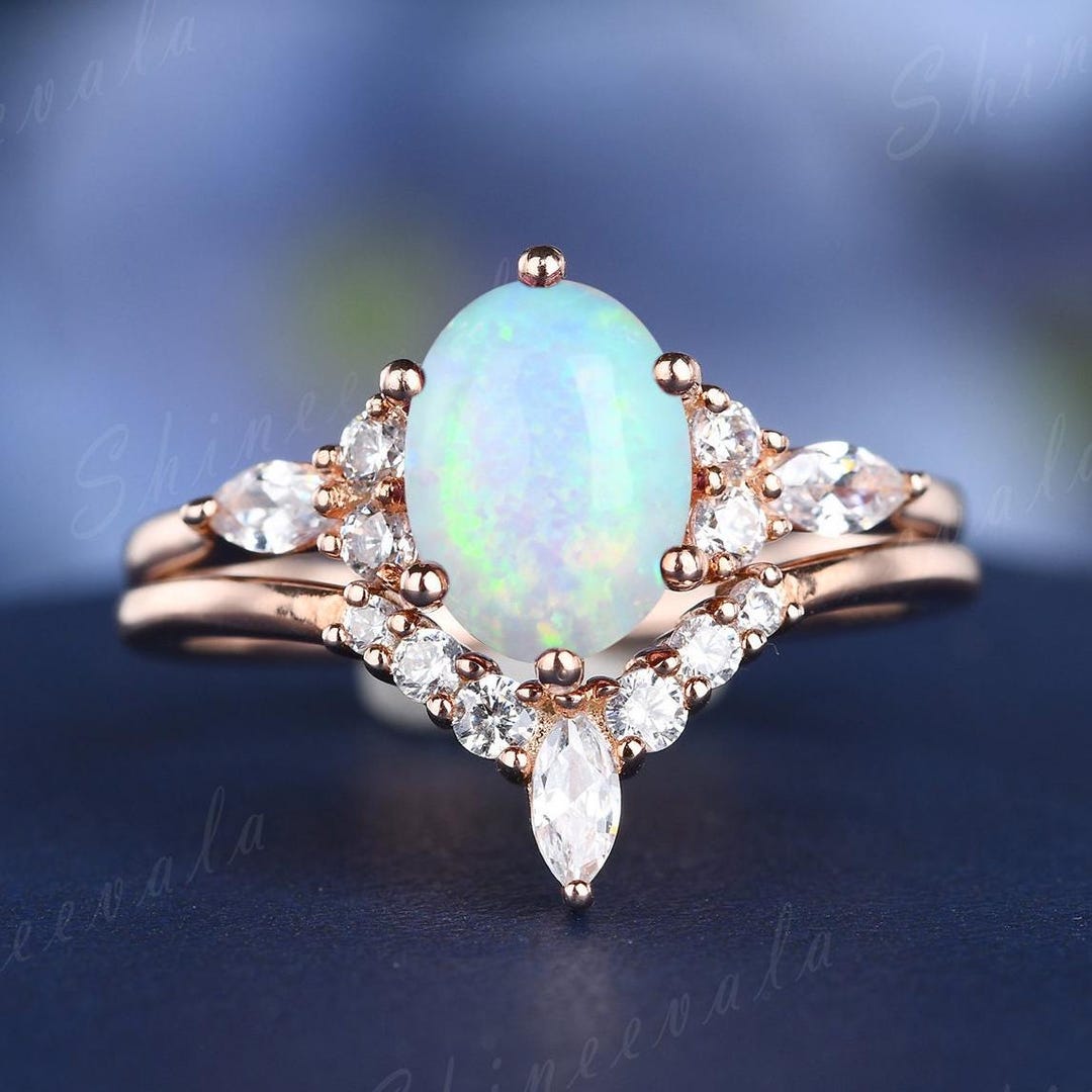 Anello Fede In Acciaio Inox Con Opale Sintetico Ovale A Cupola &ndash; Unbranded, Argento