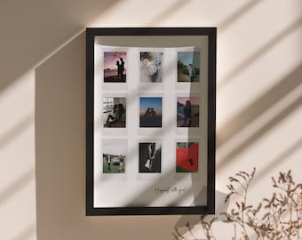 Könnte beinhalten: Ein schwarzer gerahmter Foto-Collage mit 12 Polaroid-artigen Fotos eines Paares. Die Fotos zeigen das Paar an verschiedenen Orten und in verschiedenen Posen. Der Text "Happiest with you!" steht am unteren Rand der Collage.
