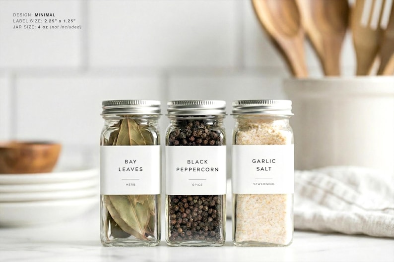 Moderne Gewürzetiketten (Minimal Design) • Minimalistische Vorratskammer Aufkleber • Wasserdichte Küchenetiketten • Ölbeständiges Vinyl • Kräuter, Gewürze 2.25" W x 1.25" H