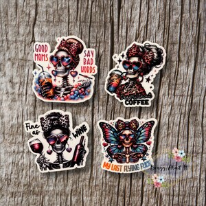 Bogg Bag Charm - Screw on back - Bogg Tag &quot;Mom&quot;.