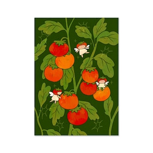 Puede incluir: Una ilustración digital con un fondo verde oscuro y una planta de tomate. La planta tiene varios tomates redondos rojos y naranjas y hojas verdes. Tres pequeñas figuras blancas similares a hadas con sombreros de tomate están entre los frutos.