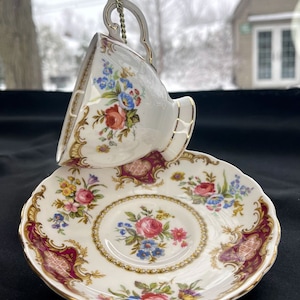 Tuscan &quot;Windsor&quot; Bone China Teacup and Saucer Set