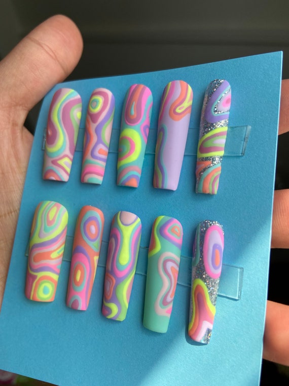 TRIPPY SWIRL Press on Nail Set - Etsy