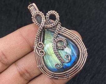 Eingewickelter Labradorit Anhänger in oxidiertem Kupferdraht: Edelstein Schmuck