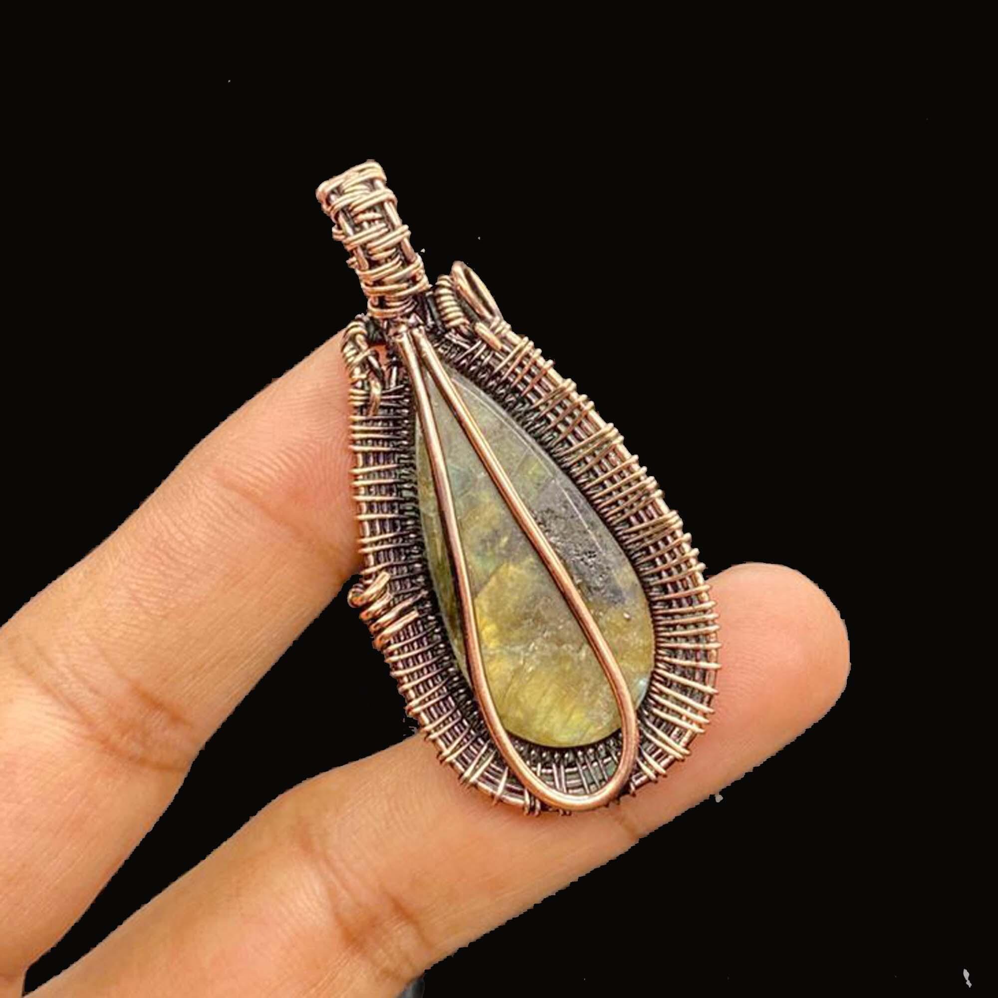 ワイヤーラップラブラドライトペンダント：銅製ボヘミアン