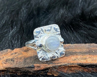 Rainbow Moonstone Ring, Sterling Silver Rings for Women, Boho Simple Ring with Big Stone, Birthstone Gemstone Ring Jewelry