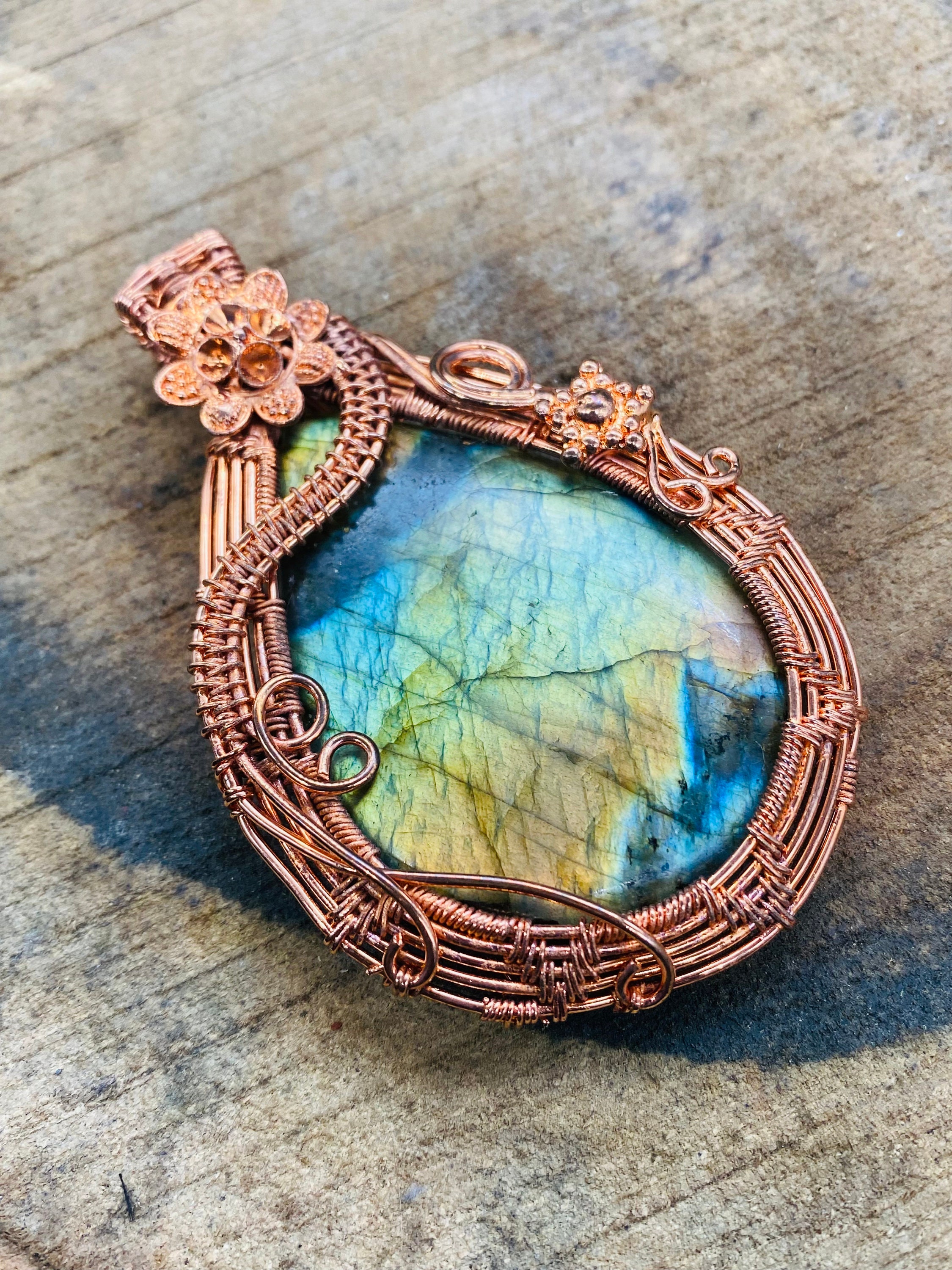 Ciondolo Fatto A Mano In Filo Di Rame Con Pietra Naturale Labradorite, 1,93 Pollici. Collana Artigianale Dall'India, Regalo Perfetto.