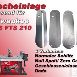 Puede incluir: Una sierra de mesa Milwaukee M18 FTS 210 roja y negra con cuatro opciones de inserción metálicas. El texto en la imagen dice "Tischeinlage passend für Milwaukee M18 FTS 210" y "4 Varianten: Normaler Schlitz, Null Spalt/Zero Gap, Geschlossen/closed, Dado."