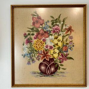 Vintage große bunte Blumen abgeschlossen Crewel / Stickerei gerahmte Wandbehang Kunst, BOHO Blumen-Wand-Dekor, Goldrahmen, vielseitige Galeriewand