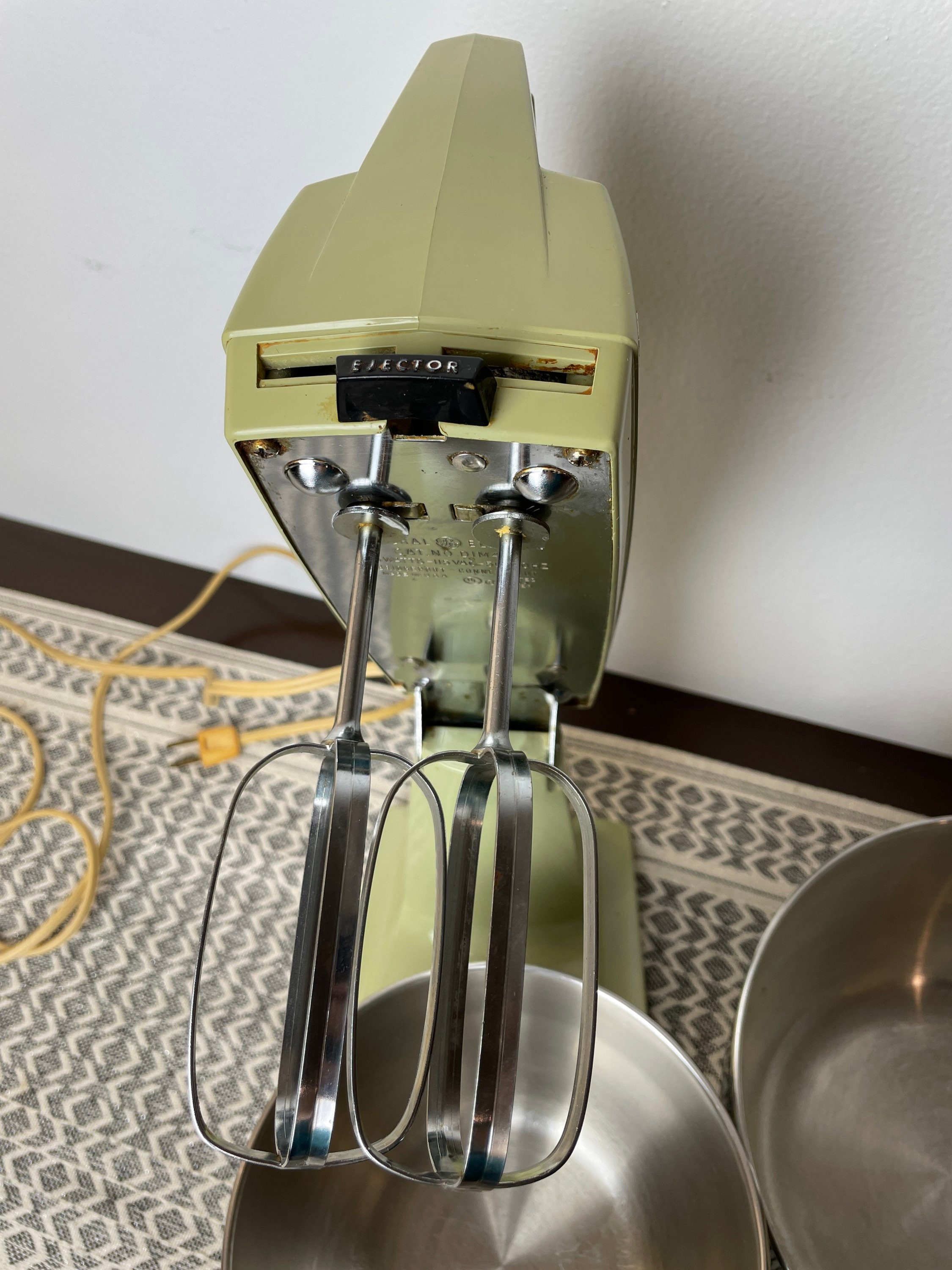 waring, Kitchen, Vintage Green Avocado Electric 2 Speed Hand Mixer  Excellent Condition