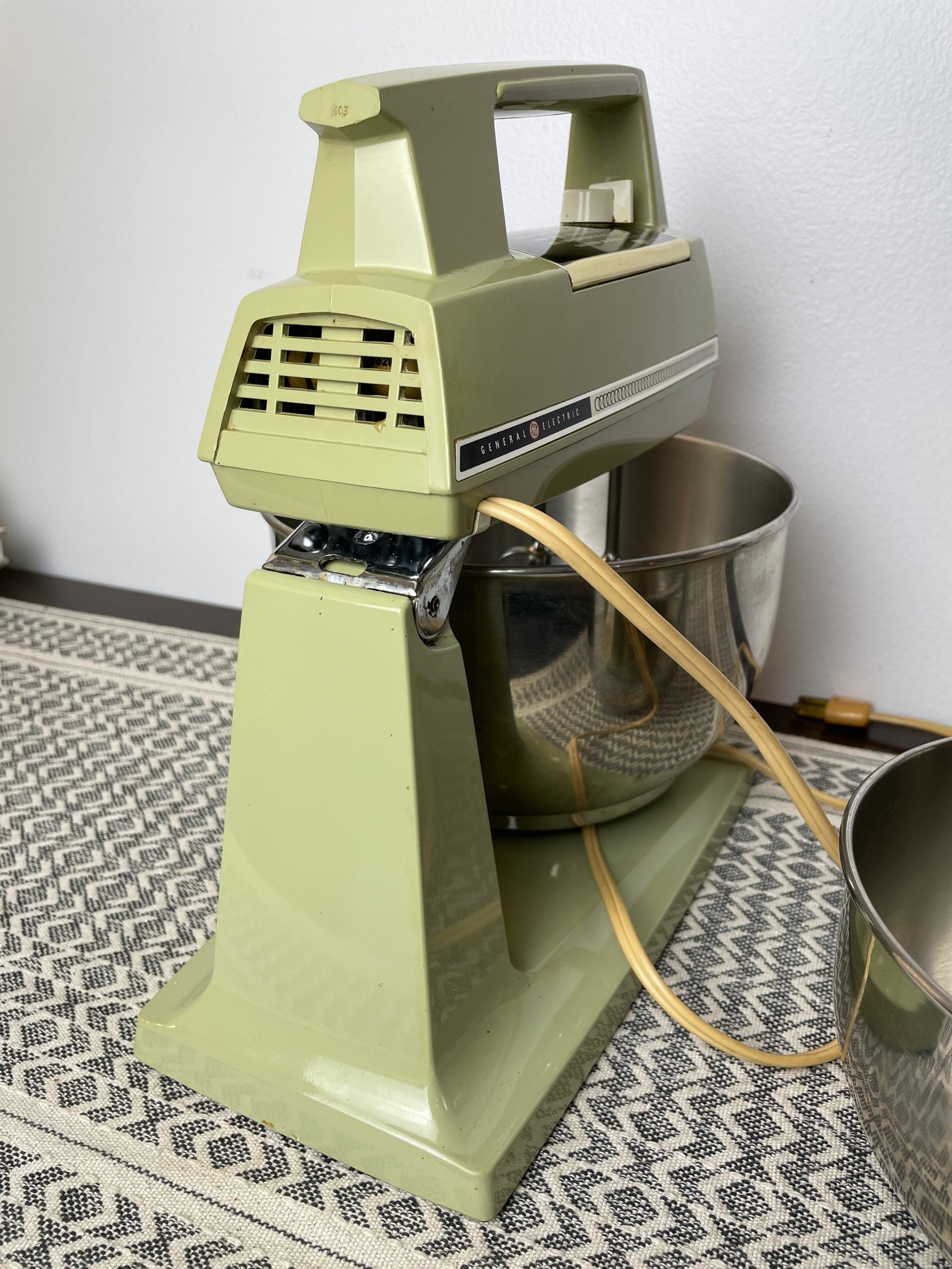 Vintage GE General Electric Avocado Green Stand/hand Mixer D1M46, Retro  Kitchen Appliances, 1970s Kitchenware 