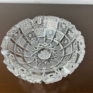 Vintage Boho Queens encaje corte a mano cristal pequeño baratija tazón / cenicero de plato, vidrio de Bohemia de la República Checa, cristal elegante de lujo fino