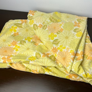 Vintage Handmade Yellow Daisy Floral Duvet Bedspread Coverlet Cover, Twin 49”x78”, 1970s Flower Power