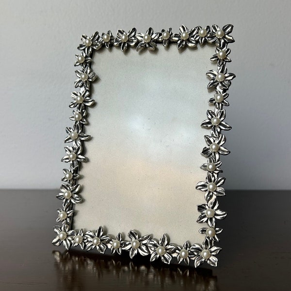 Vintage style Faux Pearl Silver Flowers 6x4 Picture Frame Easel Velvet Back, Elegant Glam Glitzy Girly Decor, Bridal/Wedding Photo Display