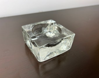 MCM schwedischer Eisblock strukturierter Design Glasaschenbecher, Mitte des Jahrhunderts modern, skandinavisches Scandi Art Glass, Sweden Modernist Glassware