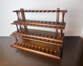 Vintage Mid Century Ära Nussbaum Holz 36 Pfeifenhalter Wand Theke Display Halter von Decatur „Deco“ Industries
