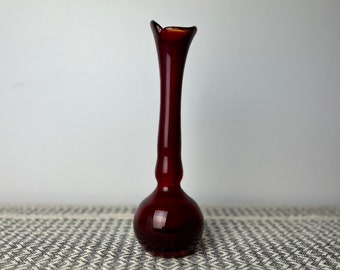 Vase vintage en verre d'art rouge rubis viking, vase bourgeons soufflé à la main