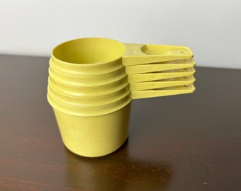 Vintage Tupperware Harvest Gold Plastic Measuring Cups Set of 5, Retro 1970s Kitchenware, Mid Century Modern Kitchen/Baking