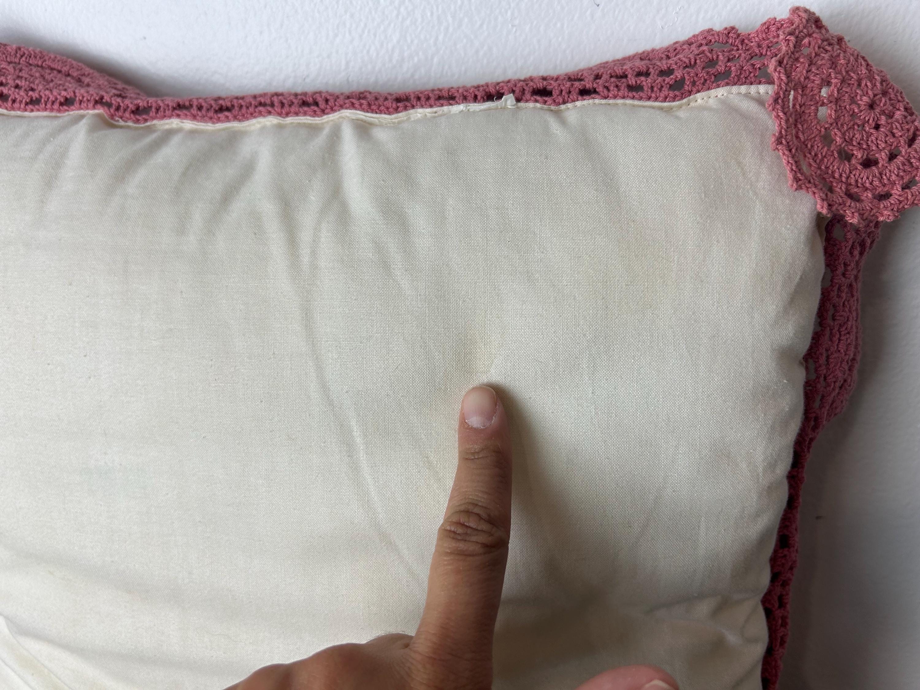 Superbe dessus de coussin ancien brodé main, napperon