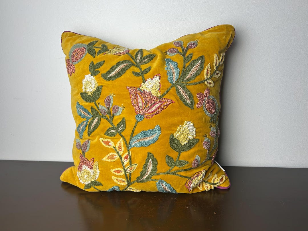 Artistic Accents Decorative Pillowsnull